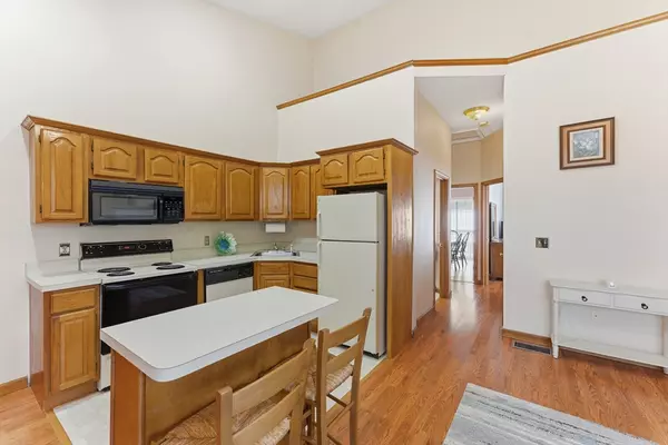 Agawam, MA 01001,128 Brookfield Ln #128