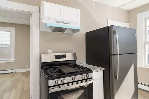 Lowell, MA 01852,114 Appleton St #1