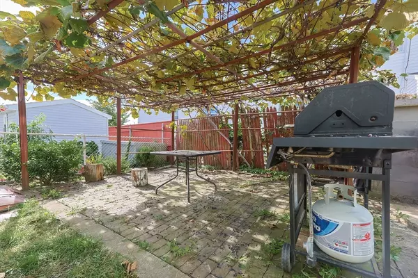 Fall River, MA 02723,105 16th St