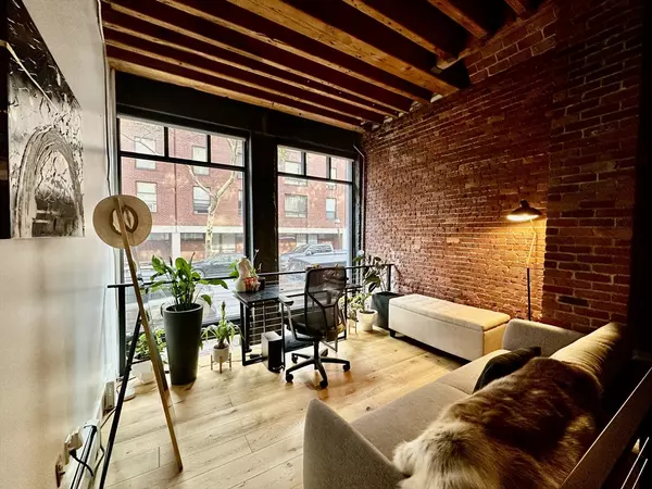 122 Fulton St #1, Boston, MA 02109