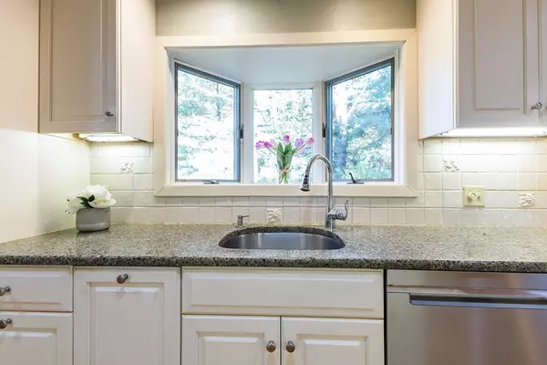 Holliston, MA 01746,195 High St