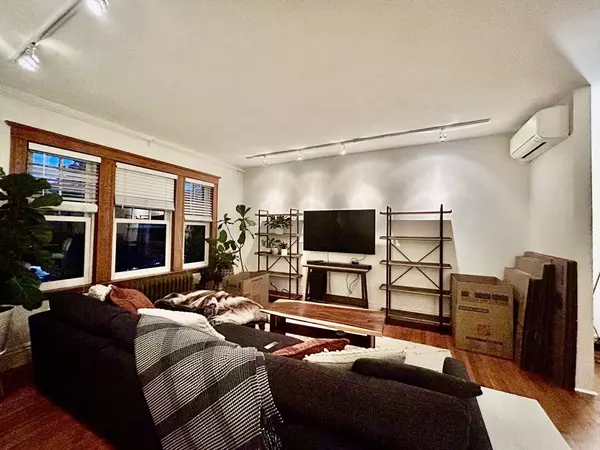 Brookline, MA 02446,12 Lawrence Rd #1