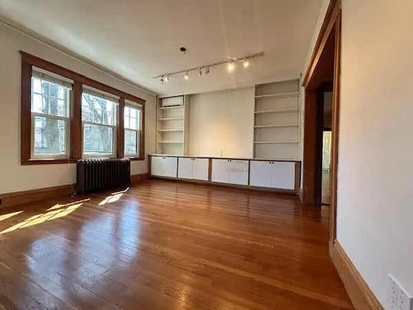 Brookline, MA 02446,12 Lawrence Rd #1