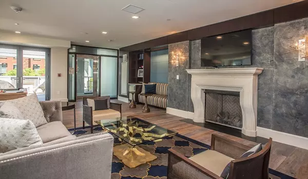 Boston, MA 02114,1 Canal St. #901