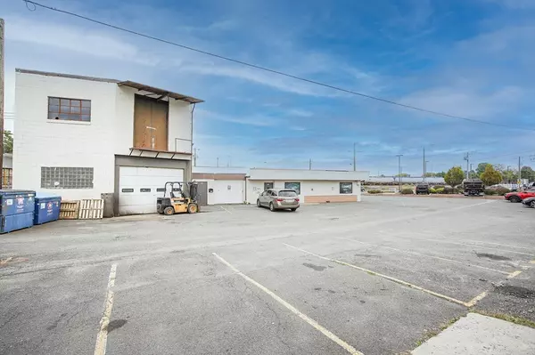 West Springfield, MA 01089,733 Memorial Avenue