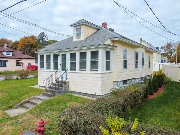 89 Edgewood Ave, Methuen, MA 01844
