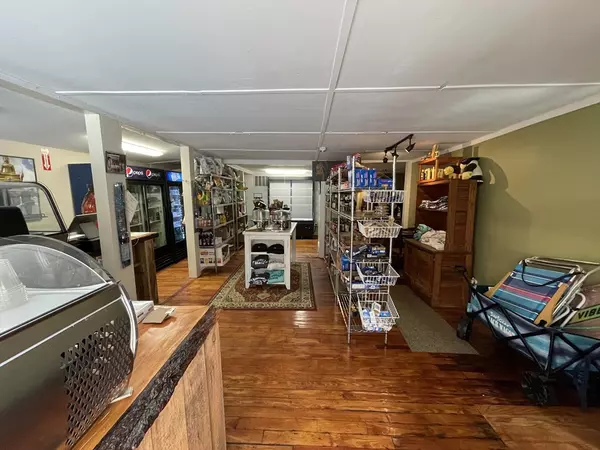 Barnstable, MA 02632,628 Craigville Beach Rd