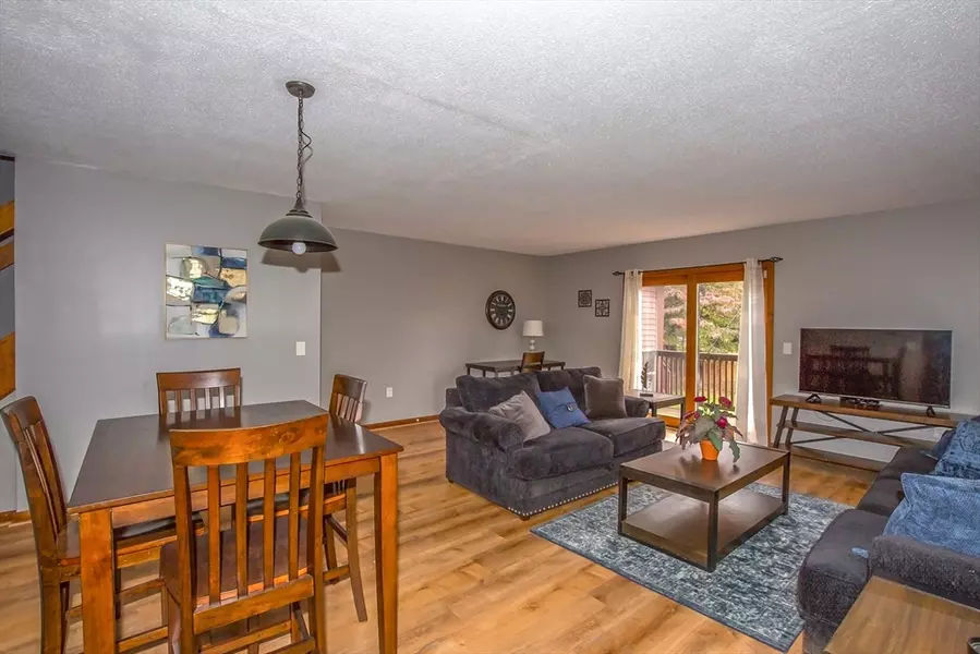 42 Candlewood Dr #42, Enfield, CT 06082