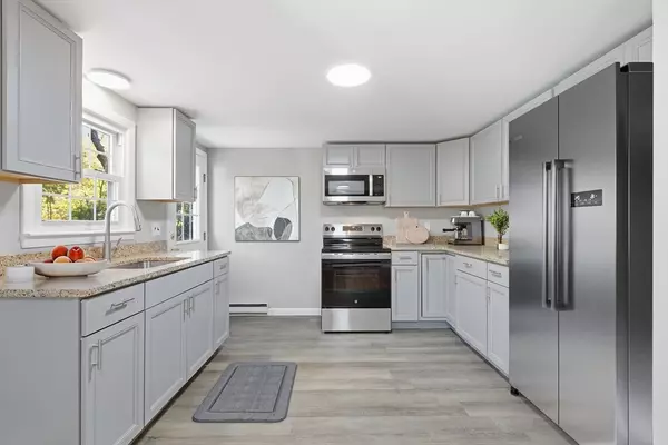 Carver, MA 02330,2 Crescent Rd