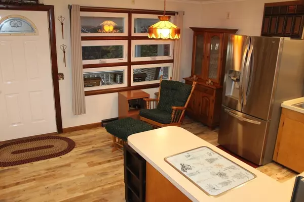 Douglas, MA 01516,60 Shore Rd