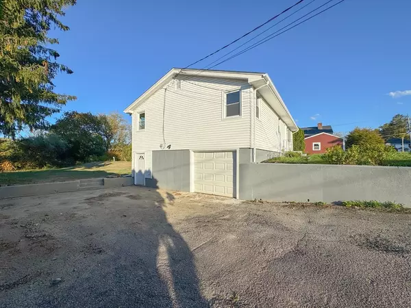 Swansea, MA 02777,19 Richard Rd