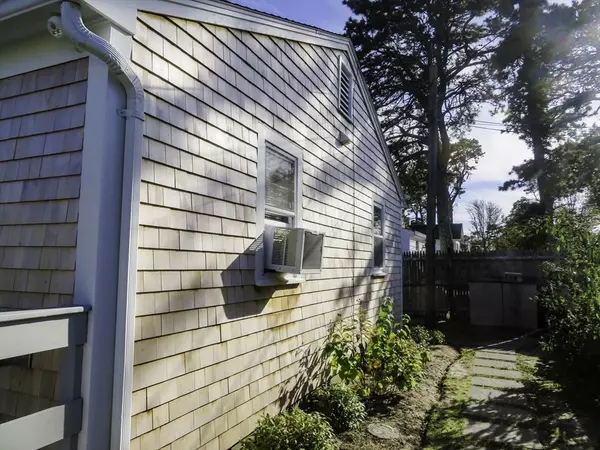 Dennis, MA 02639,37 Ocean Dr #2