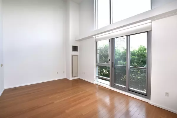 Cambridge, MA 02141,1 Earhart St #320