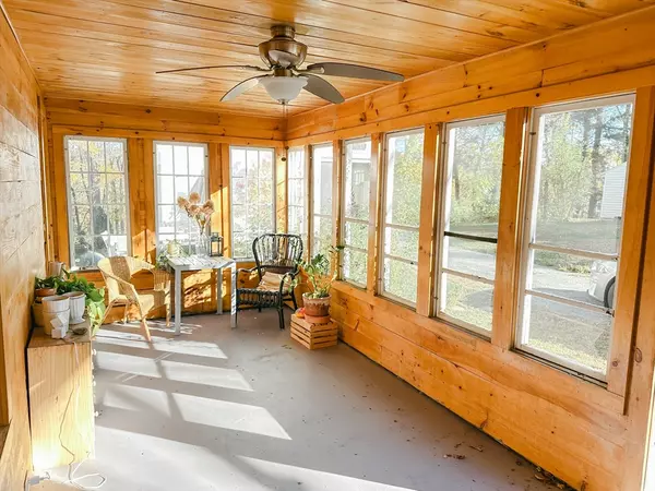 Sturbridge, MA 01566,10 Maple St