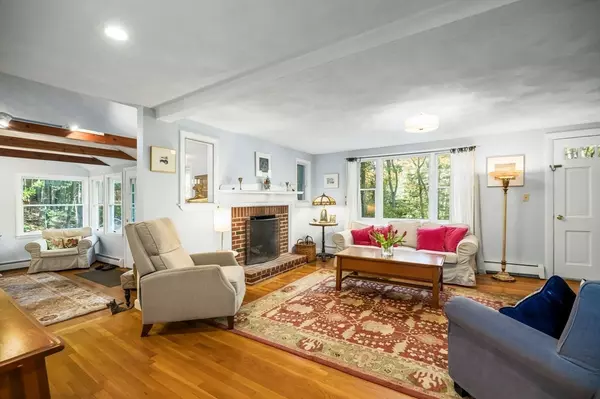 Wenham, MA 01984,92 Pleasant Street