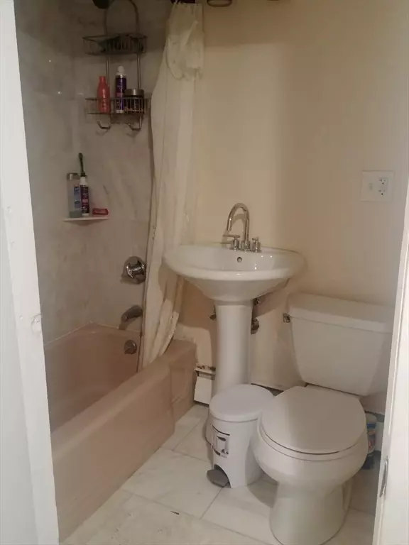 Saugus, MA 01906,77 Bristow St #1