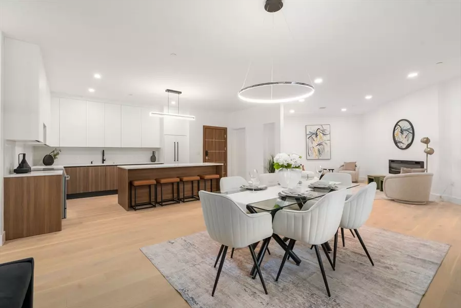 16 Stearns Rd #207, Wellesley, MA 02482
