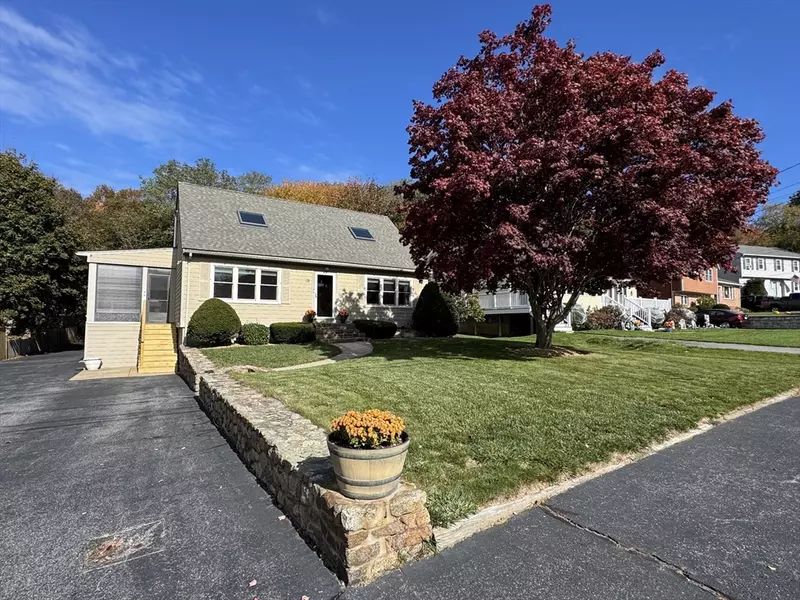 28 Macomber Road, Gloucester, MA 01930