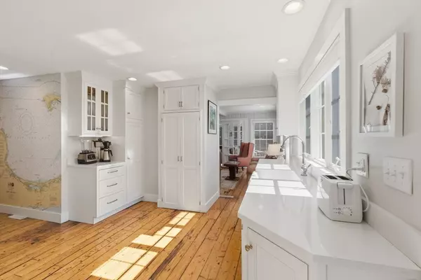 Duxbury, MA 02332,11 Friendship Lane