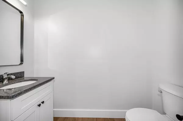 Lowell, MA 01850,241 W Sixth #118