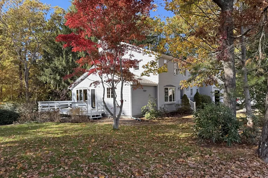 1 Pine Tree Dr, Wareham, MA 02532