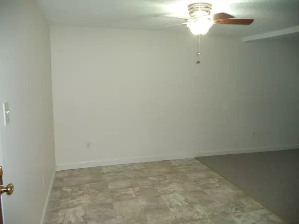 Derry, NH 03038,3 Pembroke Dr. #5