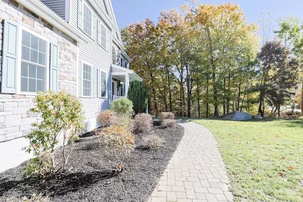 Norfolk, MA 02056,10 Silver Fox Road