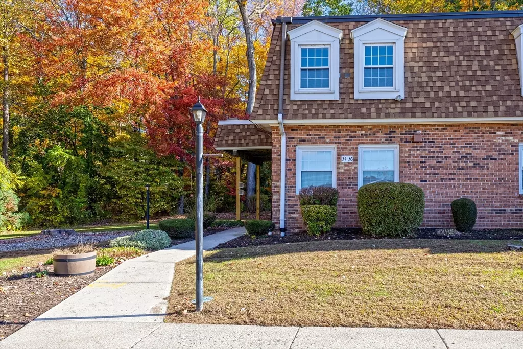 South Hadley, MA 01075,39 W Summit St #36