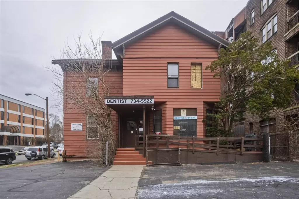 Springfield, MA 01105,167 Maple St