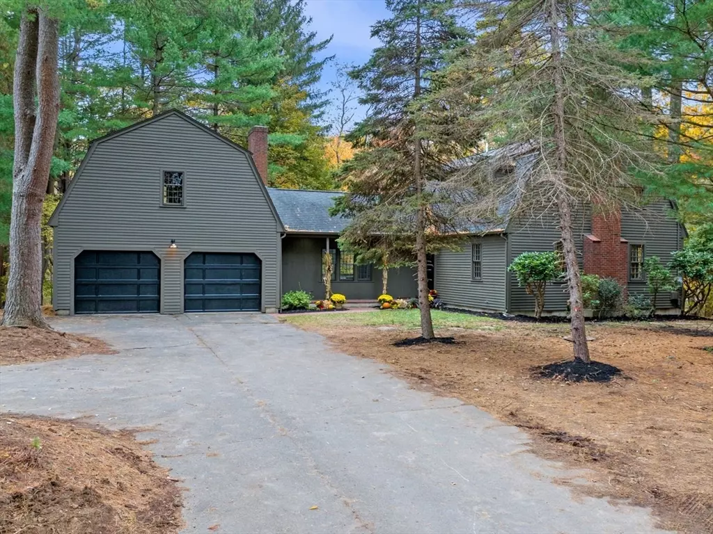 Hamilton, MA 01982,145 Essex Street