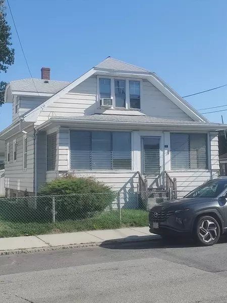 110 Weetamoe St, Fall River, MA 02720