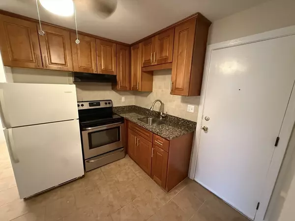 Mansfield, MA 02048,7 Cottage St #3