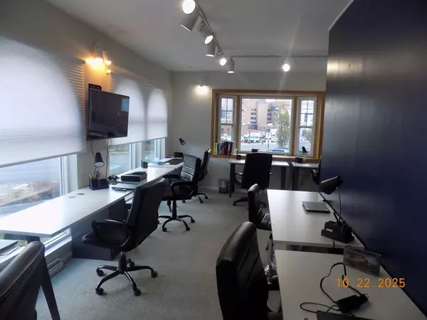 Pittsfield, MA 01201,674 North St