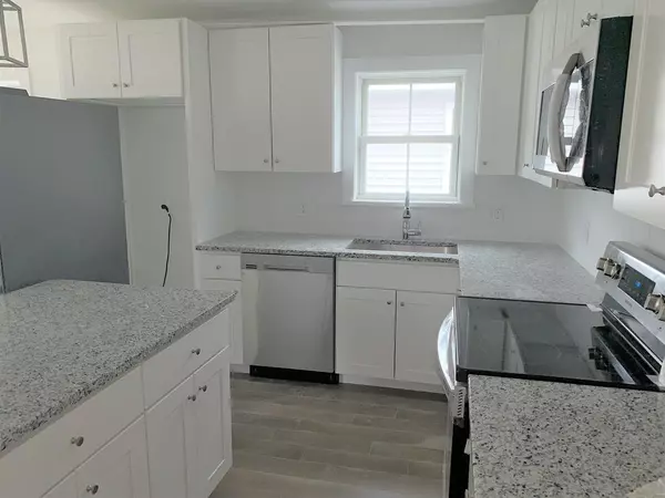Salisbury, MA 01952,17 North End Blvd #B