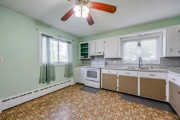 Tiverton, RI 02878,92 Brackett Ave