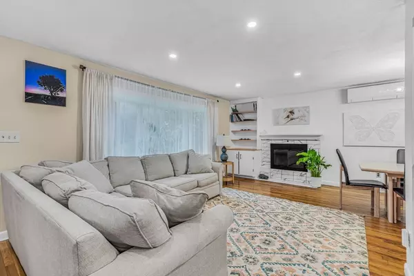 Wayland, MA 01778,14 Lundy Ln