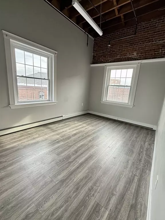 Attleboro, MA 02703,15 N Main St #33