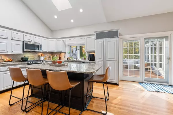 Wilbraham, MA 01095,10 Forest Glade Dr