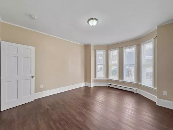 Haverhill, MA 01832,9 Arch Ave. #1