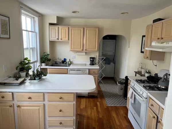 Marblehead, MA 01945,126 Pleasant #3