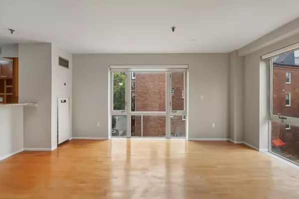 Boston, MA 02113,350 North #300