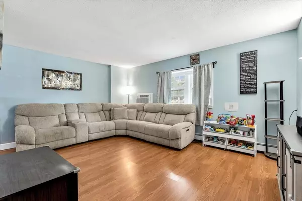 Plymouth, MA 02360,17 Chapel Hill Dr #1