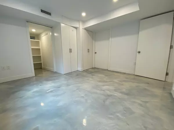 Gloucester, MA 01930,10 Gloucester Ave #B