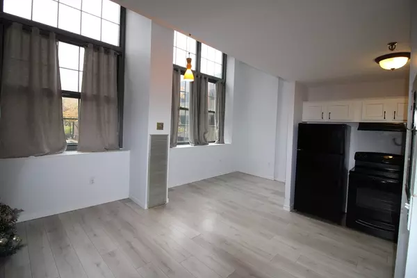Lowell, MA 01852,200 Market Street #17A