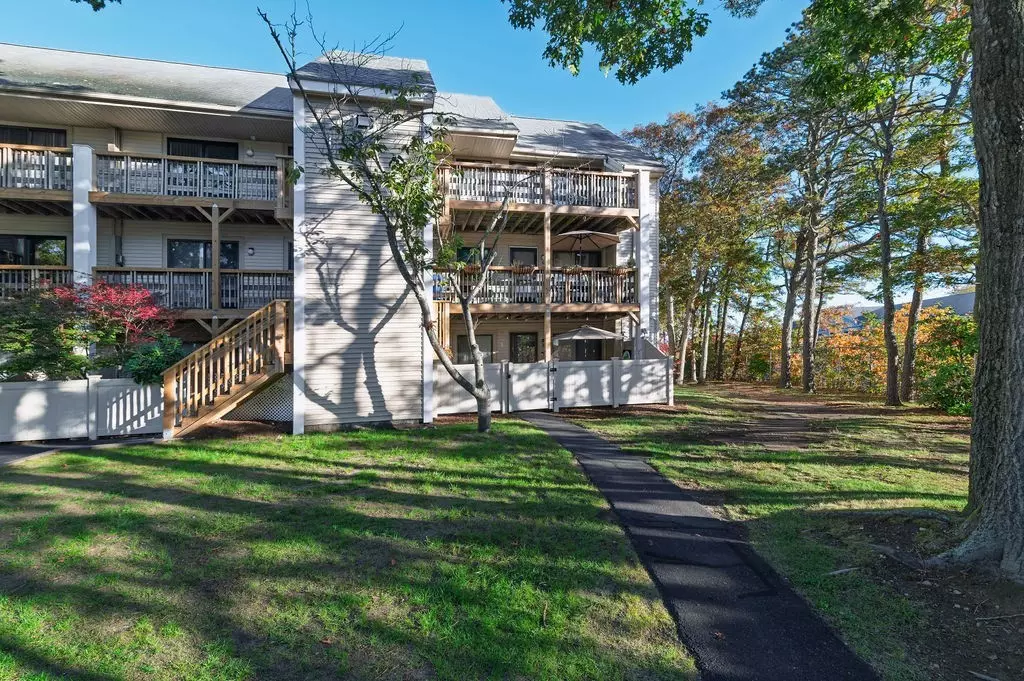 Barnstable, MA 02601,800 Bearses Way #2SF