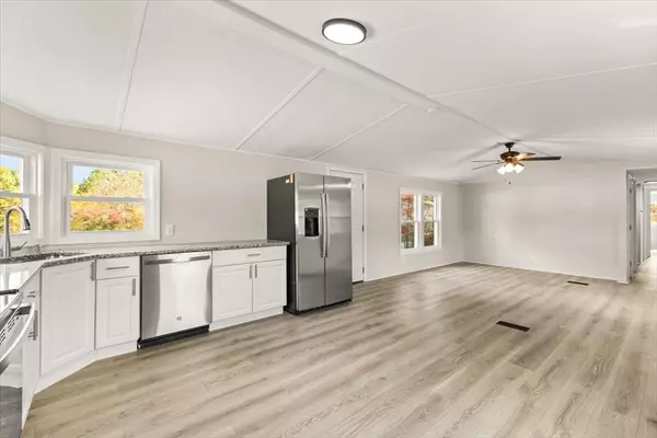 Carver, MA 02330,5 Marks Way