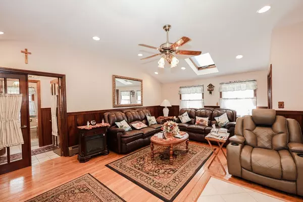 Dracut, MA 01826,121 Old Marsh Hill Rd