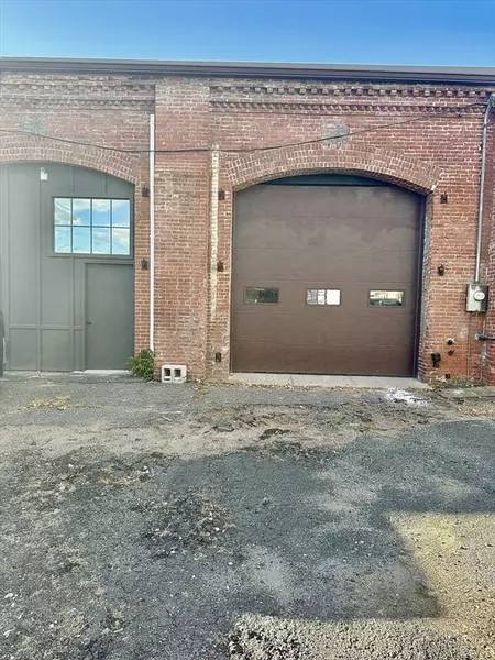 218 Day St #B, West Springfield, MA 01089