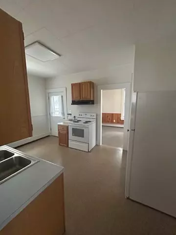 Greenfield, MA 01301,316 Davis St