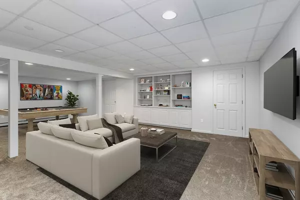 Franklin, MA 02038,8 Bubbling Brook Road